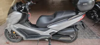 Kymco 300cc Maxi Scooter Automática
