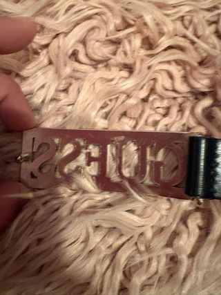 Cinturón Guess Hebilla Dorada con Cristales