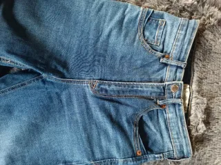 Pantalón campana vaquero Stradivarius azul