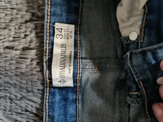Pantalón campana vaquero Stradivarius azul