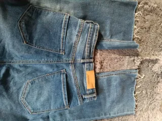 Pantalón campana vaquero Stradivarius azul