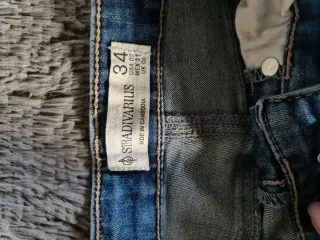 Pantalón campana vaquero Stradivarius azul
