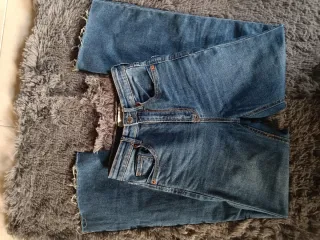 Pantalón campana vaquero Stradivarius azul