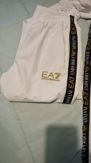 Conjunto EA7 Emporio Armani Blanco y Dorado