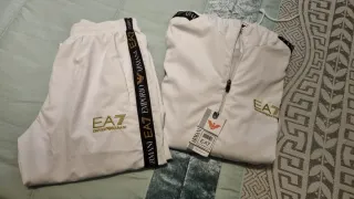 Conjunto EA7 Emporio Armani Blanco y Dorado