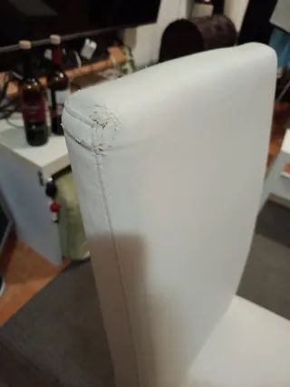 Silla acolchonada blanca de piel