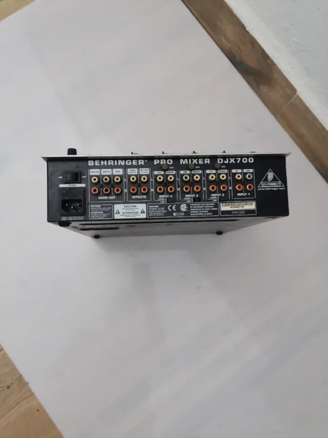 Mezclador Behringer DJX700