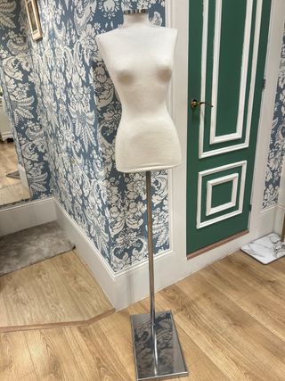 Maniquí Ropa Mujer Blanco y Plata
