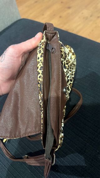 Bolso estampado leopardo con flecos