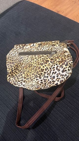 Bolso estampado leopardo con flecos