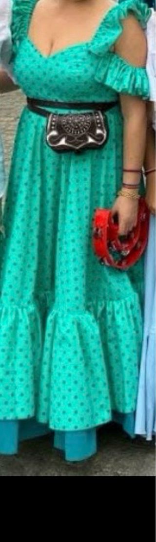 Traje de flamenca verde con lunares