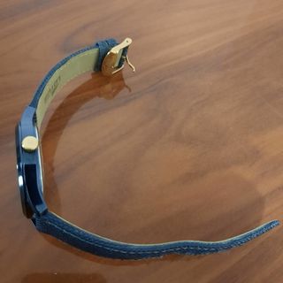 Reloj Lotus azul marino y dorado