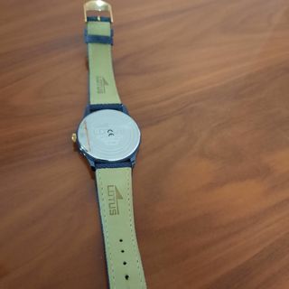Reloj Lotus azul marino y dorado