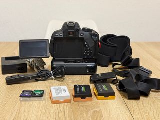 Cámara Canon EOS 700D + Objetivo 18-55mm + Complem