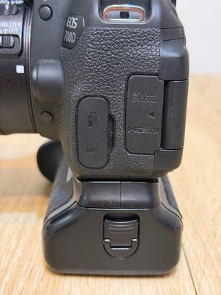 Cámara Canon EOS 700D + Objetivo 18-55mm + Complem