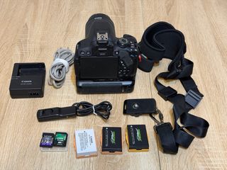 Cámara Canon EOS 700D + Objetivo 18-55mm + Complem