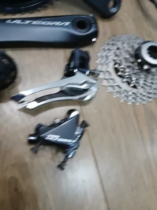 Gruppo Shimano Ultegra 11v Perfetto tutto in condizioni impeccabili.
