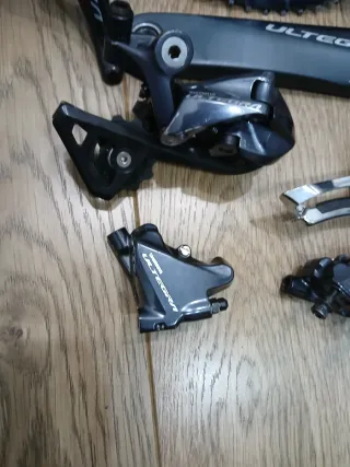 Gruppo Shimano Ultegra 11v Perfetto tutto in condizioni impeccabili.