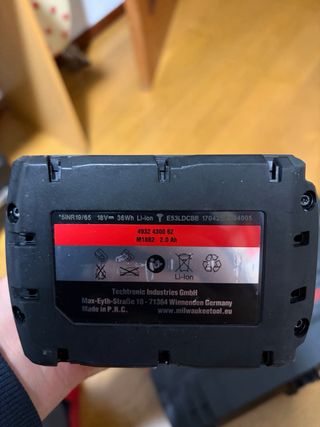 Atornillador Milwaukee con maletín