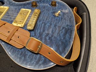 Correa de cuero full grain y ante para guitarras