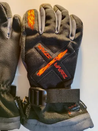 Cálidos guantes ski, chico. Tecnología Dupont.