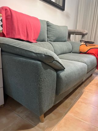 Sofá tapizado en tela