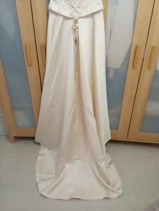 Vestido de Novia Raso Bordado Talla 42