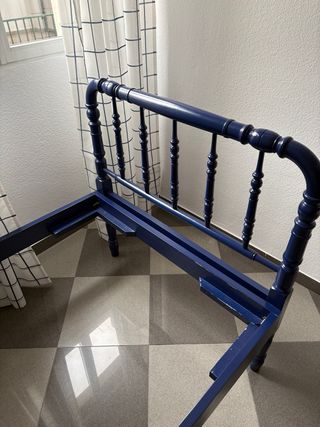 Cama individual azul de madera