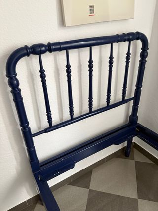 Cama individual azul de madera