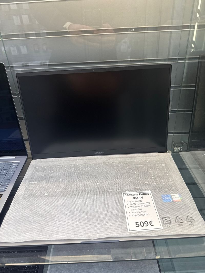 Samsung Galaxy Book 4 Gris perfecto estado