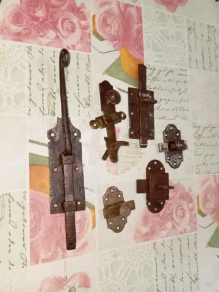 Cerrojos, pestillos, ANTIGÜEDADES