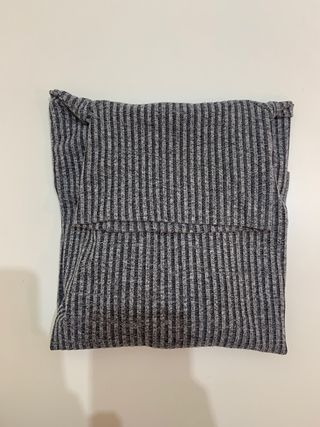 Camiseta cuello alto gris