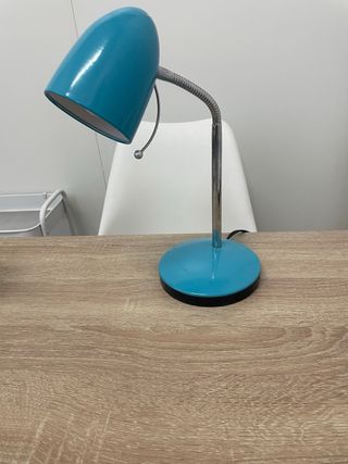 Lámpara de mesa azul y negra