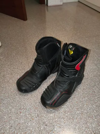 Botas de Moto Deportivas Negras y Rojas talla 42