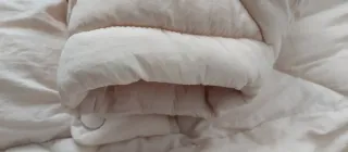 Abrigo acolchado rosa Zara para niña.