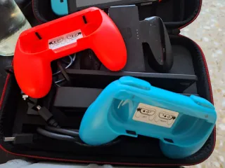 Nintendo Switch + Mandos + Cables + Juegos