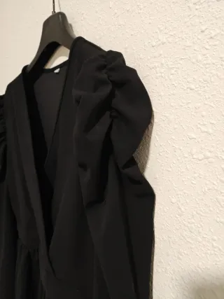 Vestido negro elegante XL escote cruzado