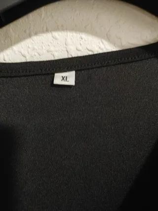 Vestido negro elegante XL escote cruzado