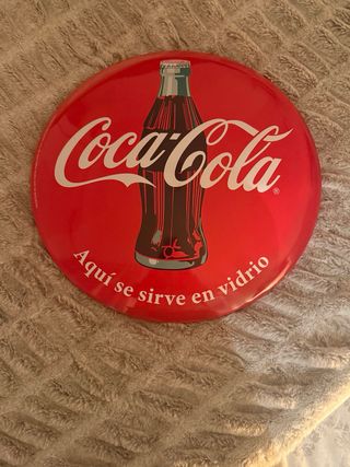 Cartel Redondo Coca-Cola Aquí se sirve en vidrio