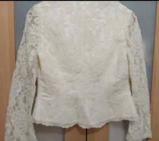 Chaqueta de boda con pedrería
