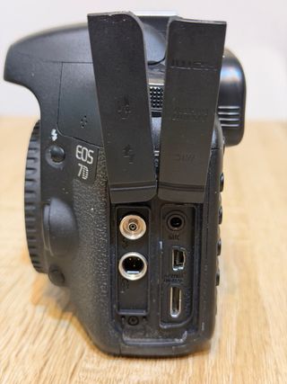 Cámara Canon EOS 7D + Accesorios