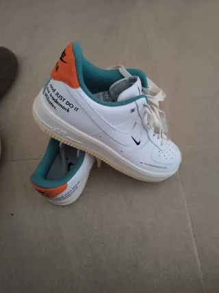 Nike Air Force 1 LV 8s