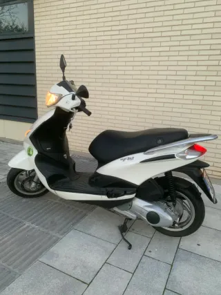 Piaggio Fly Scooter Automática