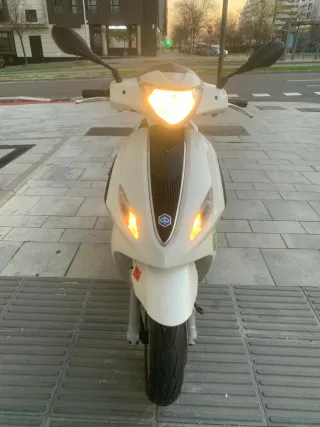 Piaggio Fly Scooter Automática