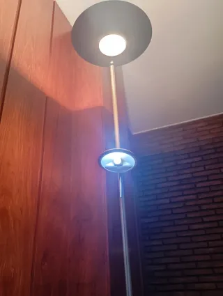 Lámpara de pie metal y madera