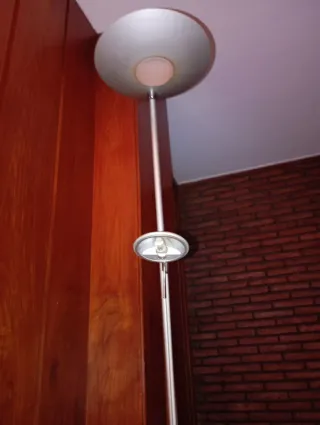 Lámpara de pie metal y madera