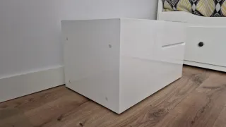 Mesita de salón moderna con cristal