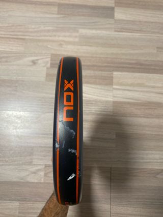 Pala Padel Nox AT10 Alumn 18K 2025
