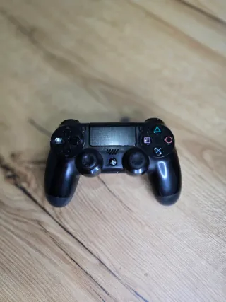 PS4 Slim 1TB + Mando + Juegos