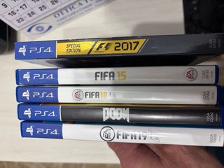 PS4 (PlayStation 4) Nera